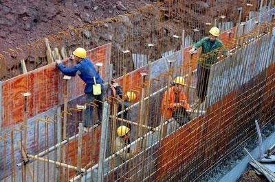 安?？h月薪4500+成為建筑行業常態，財經視角下的建筑工程勞務分包市場